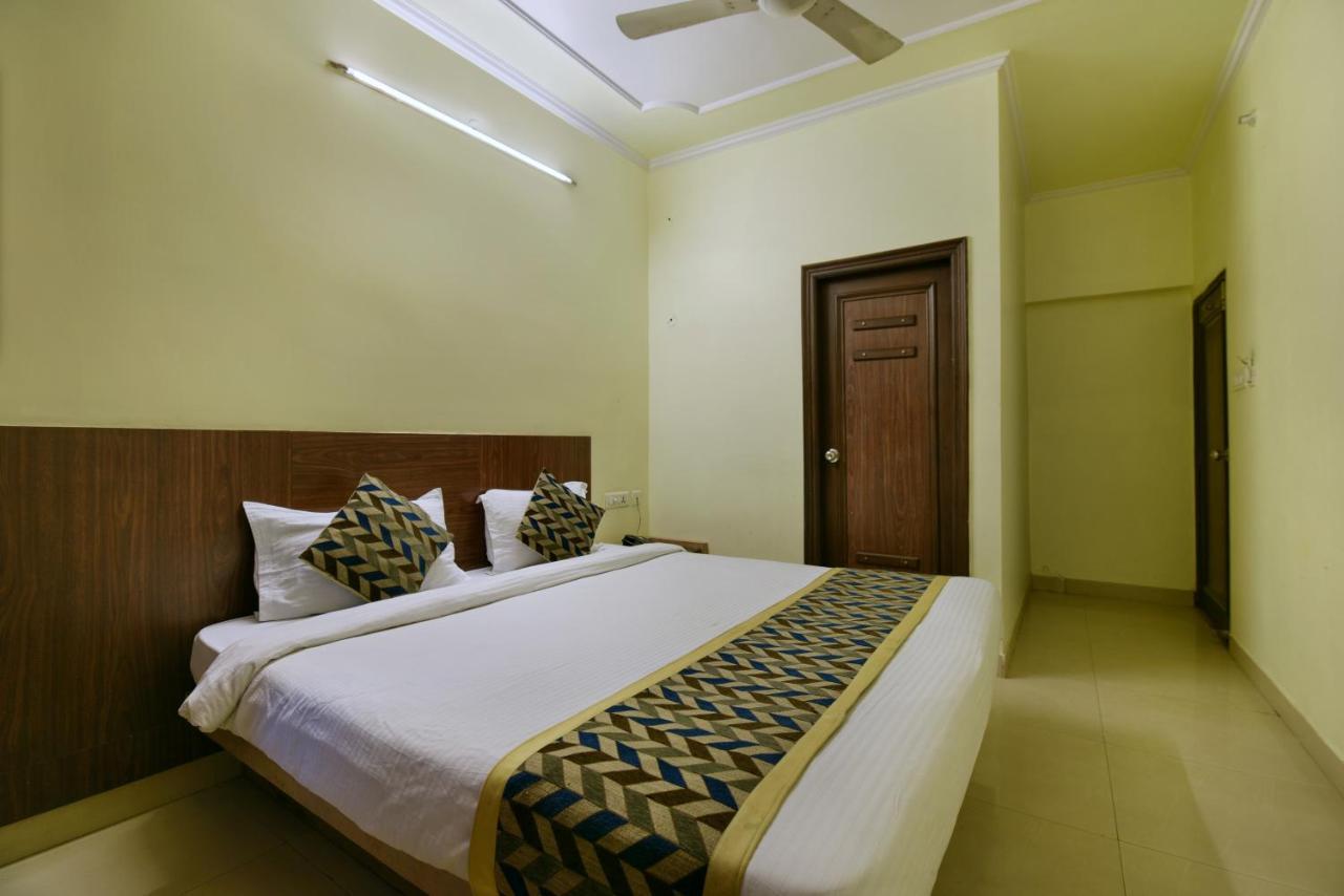 Oyo 2289 Hotel Radha Palace Kukas Exterior photo