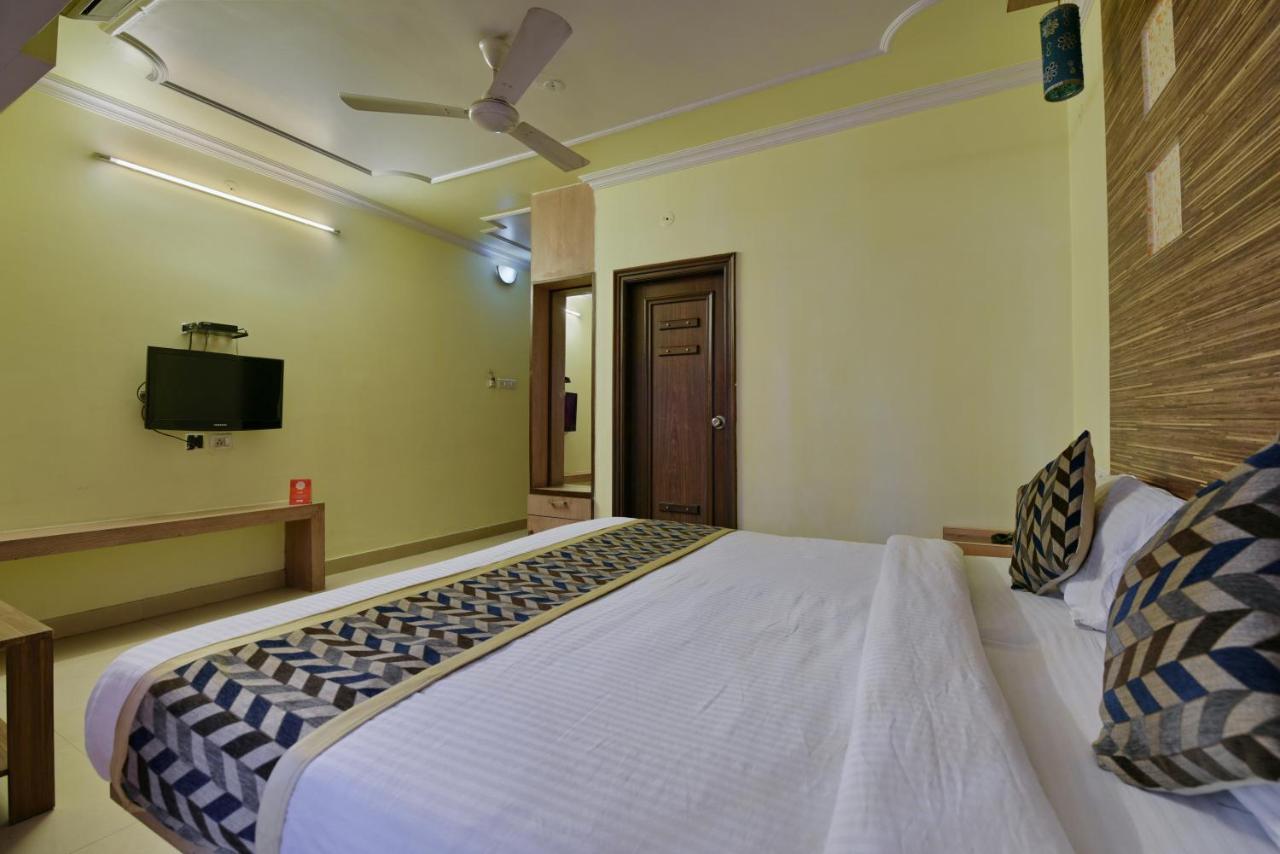 Oyo 2289 Hotel Radha Palace Kukas Exterior photo